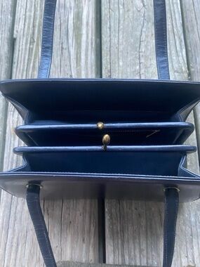 ✨ SUSAN GAIL- 60’s Navy Calf Skin Accordion Bag with Gold Kiss latch✨
